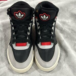 ❤️🖤EUC HIGHTOP ADIDAS ❤️🖤